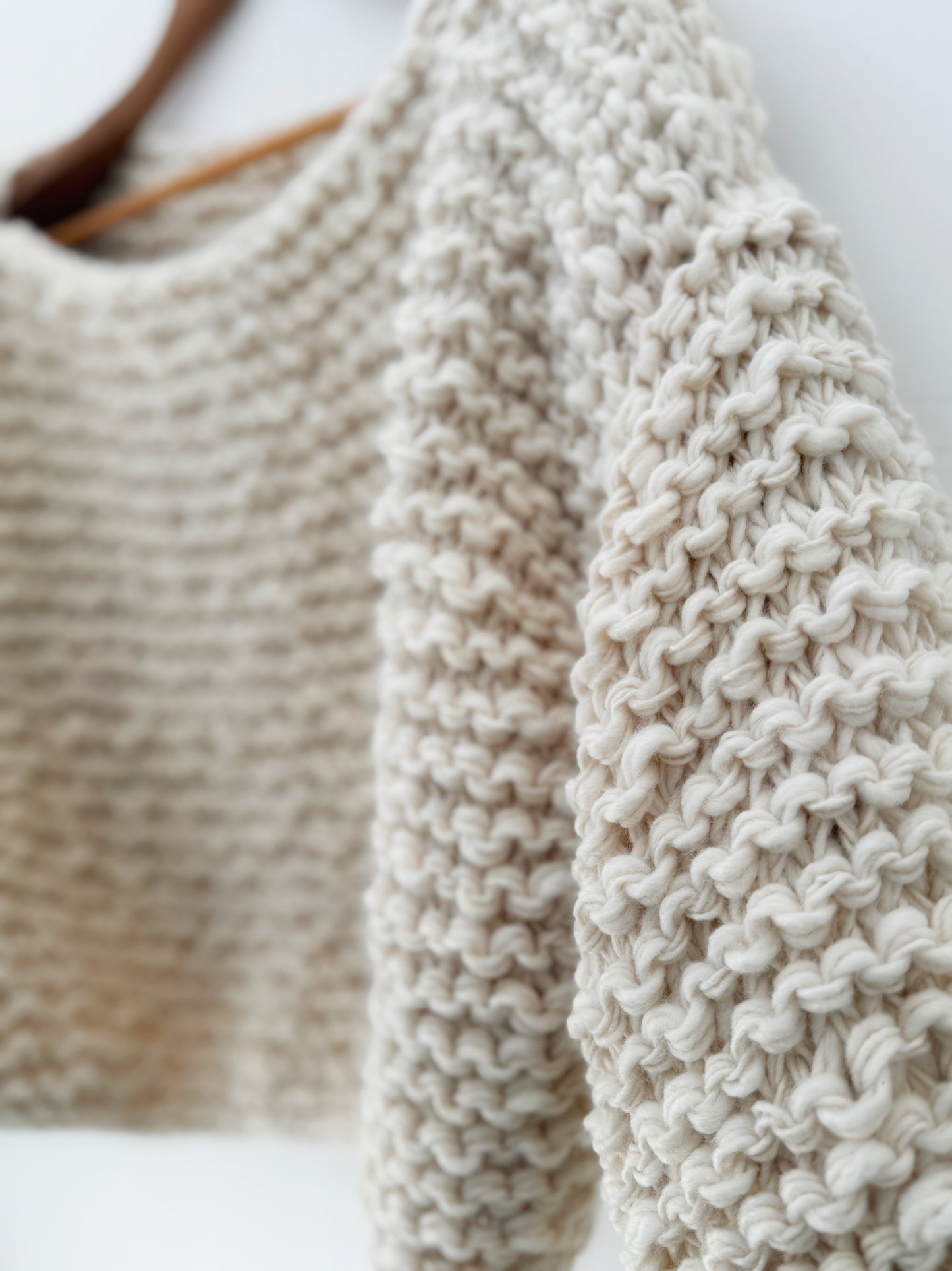 The Garter Pull - White (Irregular Yarn)