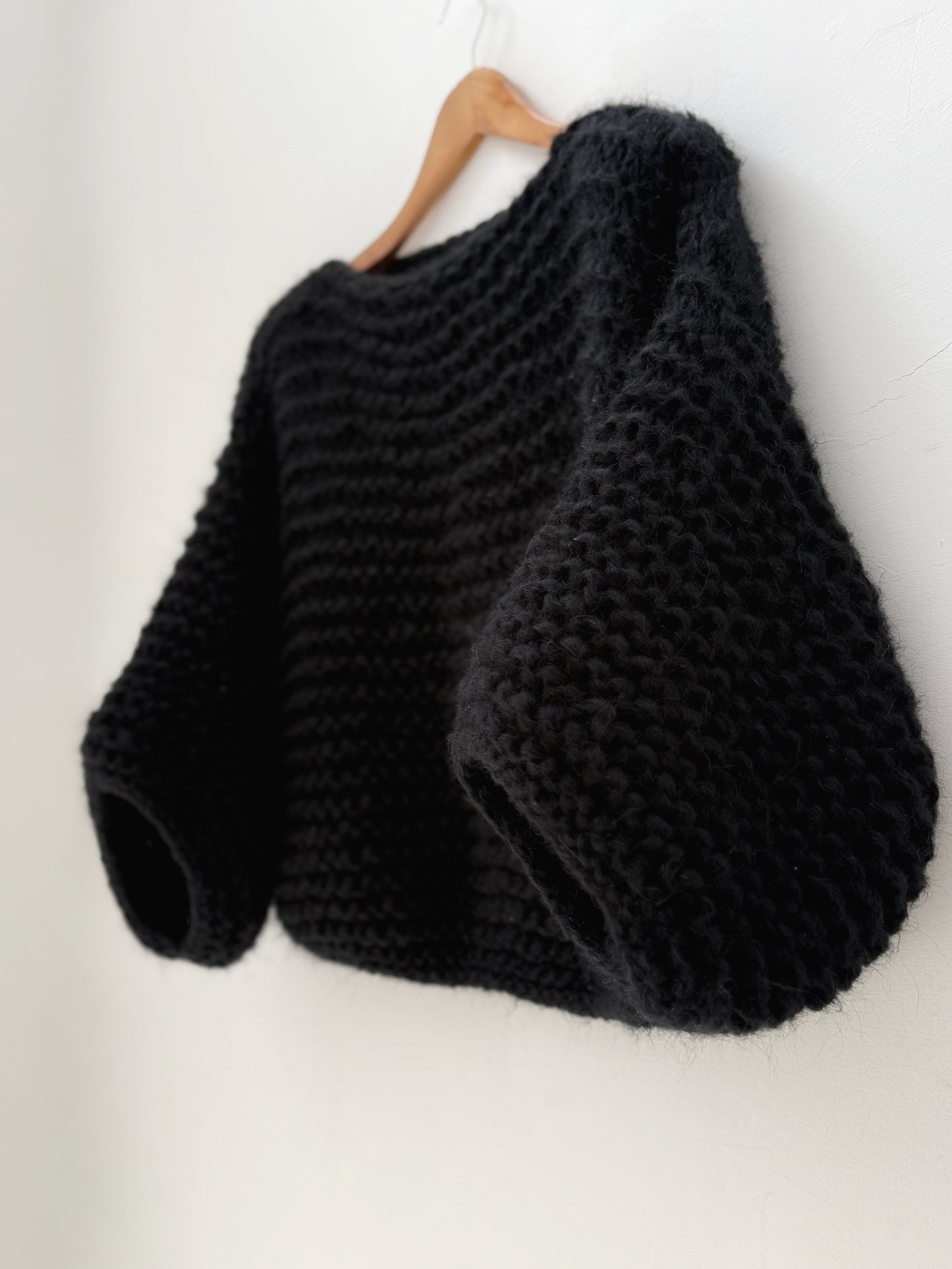 The Garter Pull - Black
