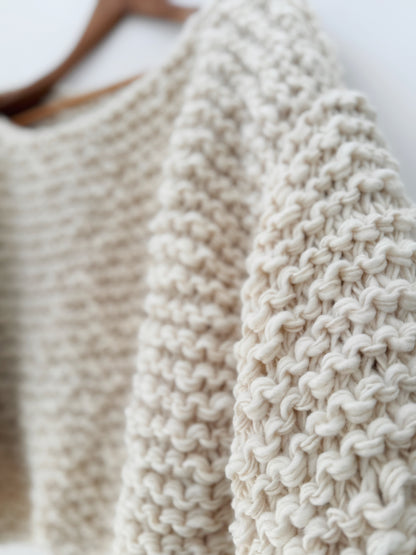 The Garter Pull - White (Irregular Yarn)